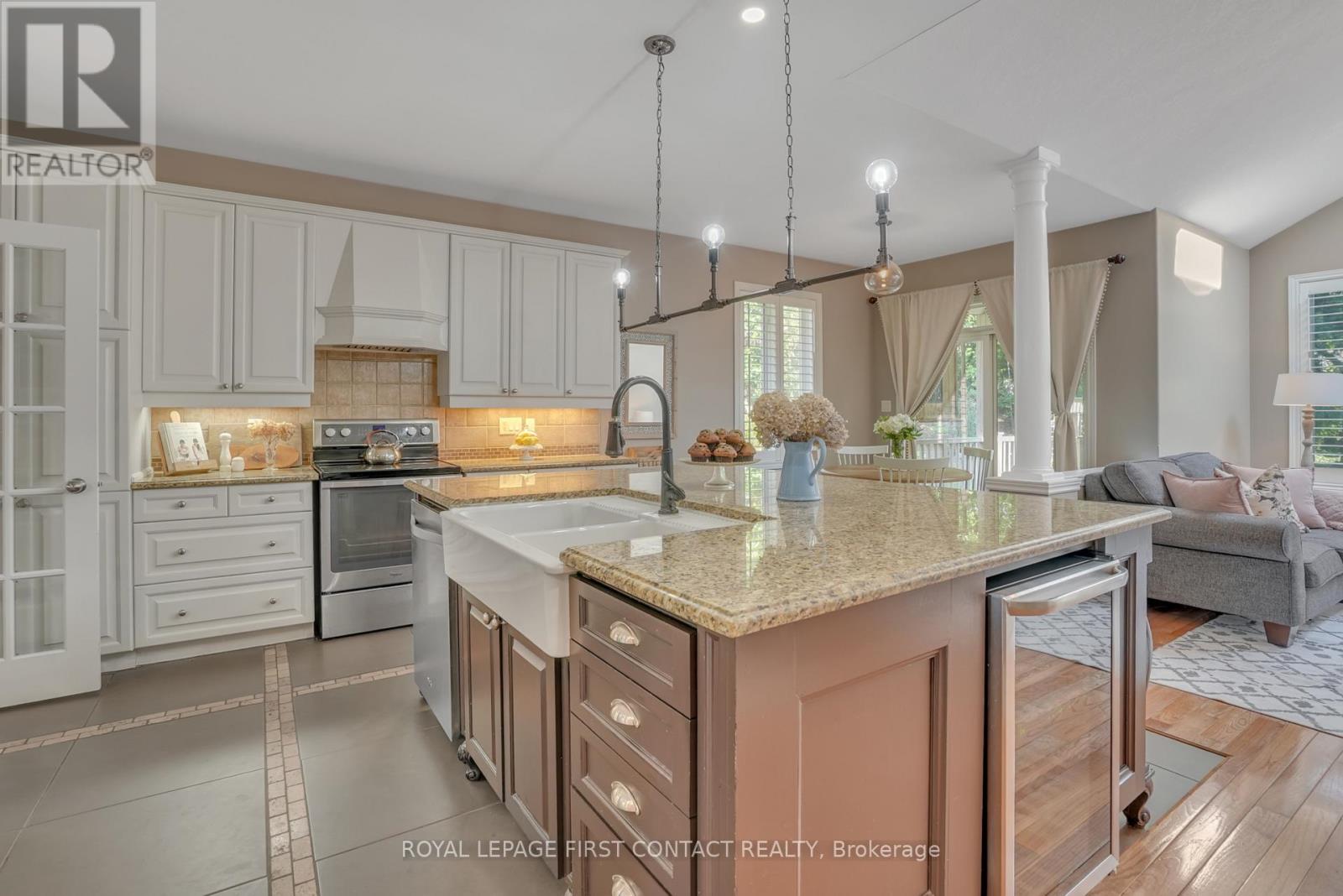 28 Windsor Crescent, Barrie, Ontario  L4N 0K3 - Photo 9 - S12436507