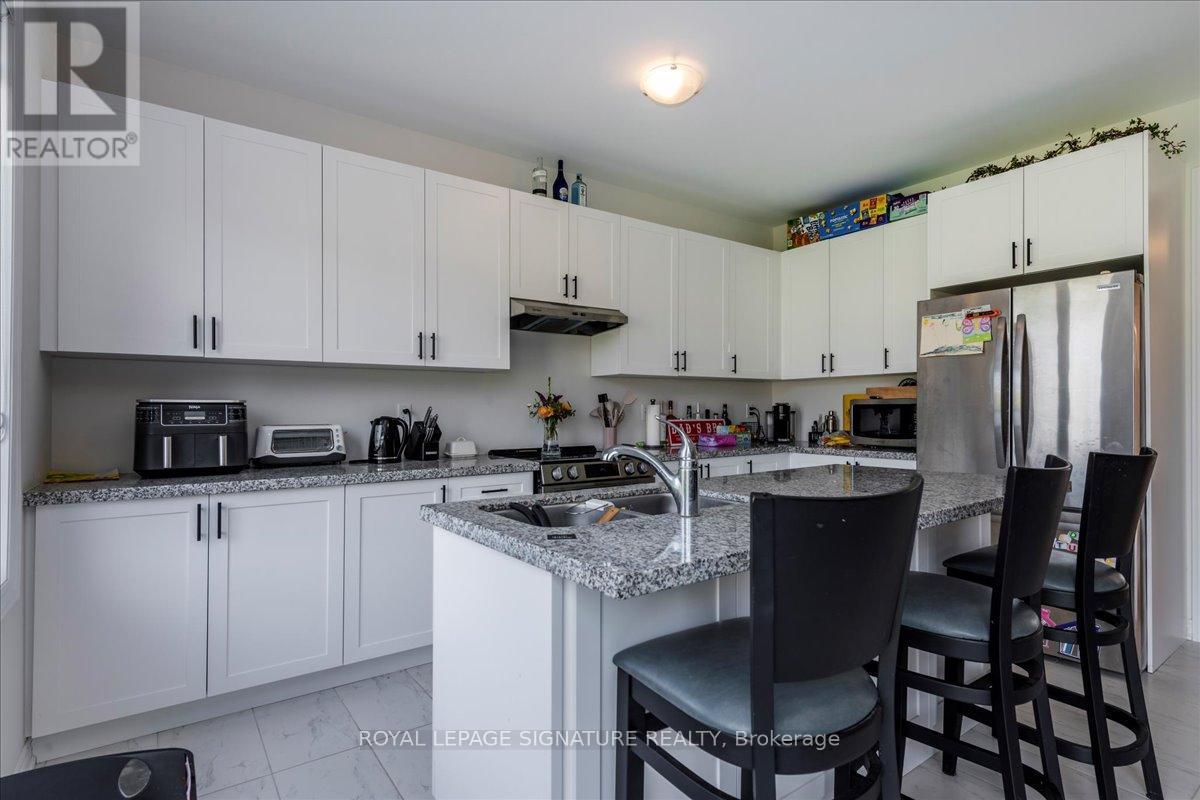 183 Rosanne Circle, Wasaga Beach, Ontario  L9Z 1J7 - Photo 10 - S12436575