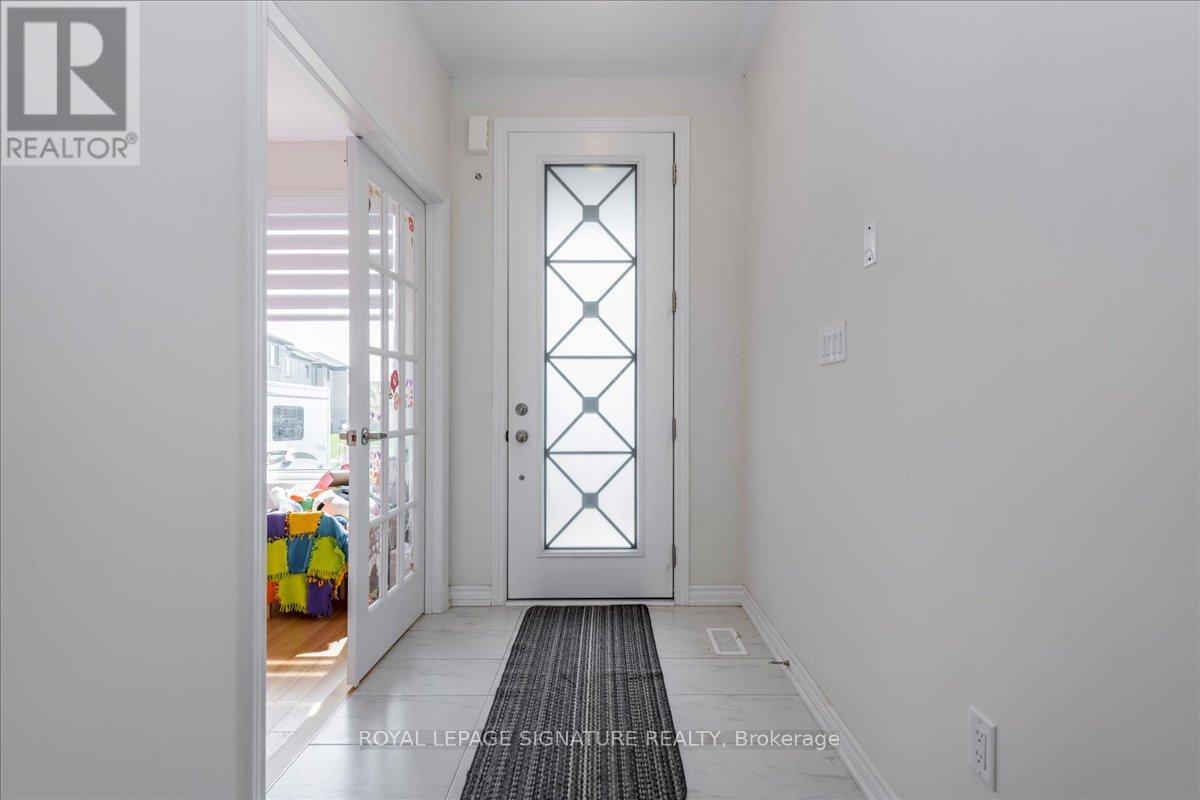 183 Rosanne Circle, Wasaga Beach, Ontario  L9Z 1J7 - Photo 3 - S12436575