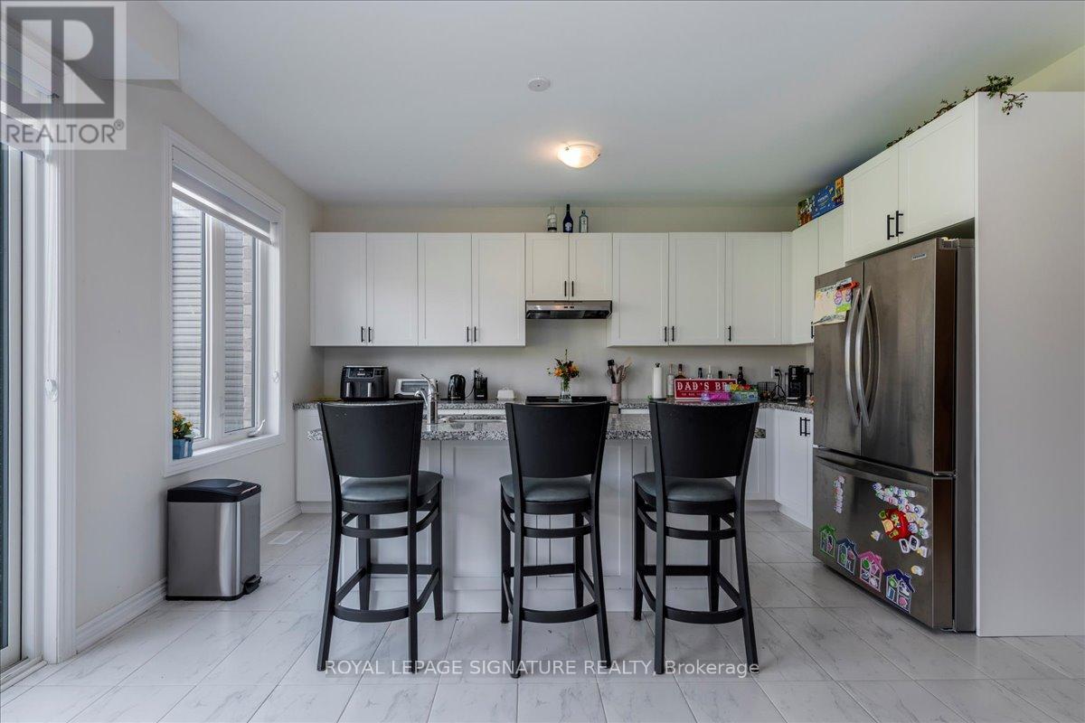 183 Rosanne Circle, Wasaga Beach, Ontario  L9Z 1J7 - Photo 9 - S12436575