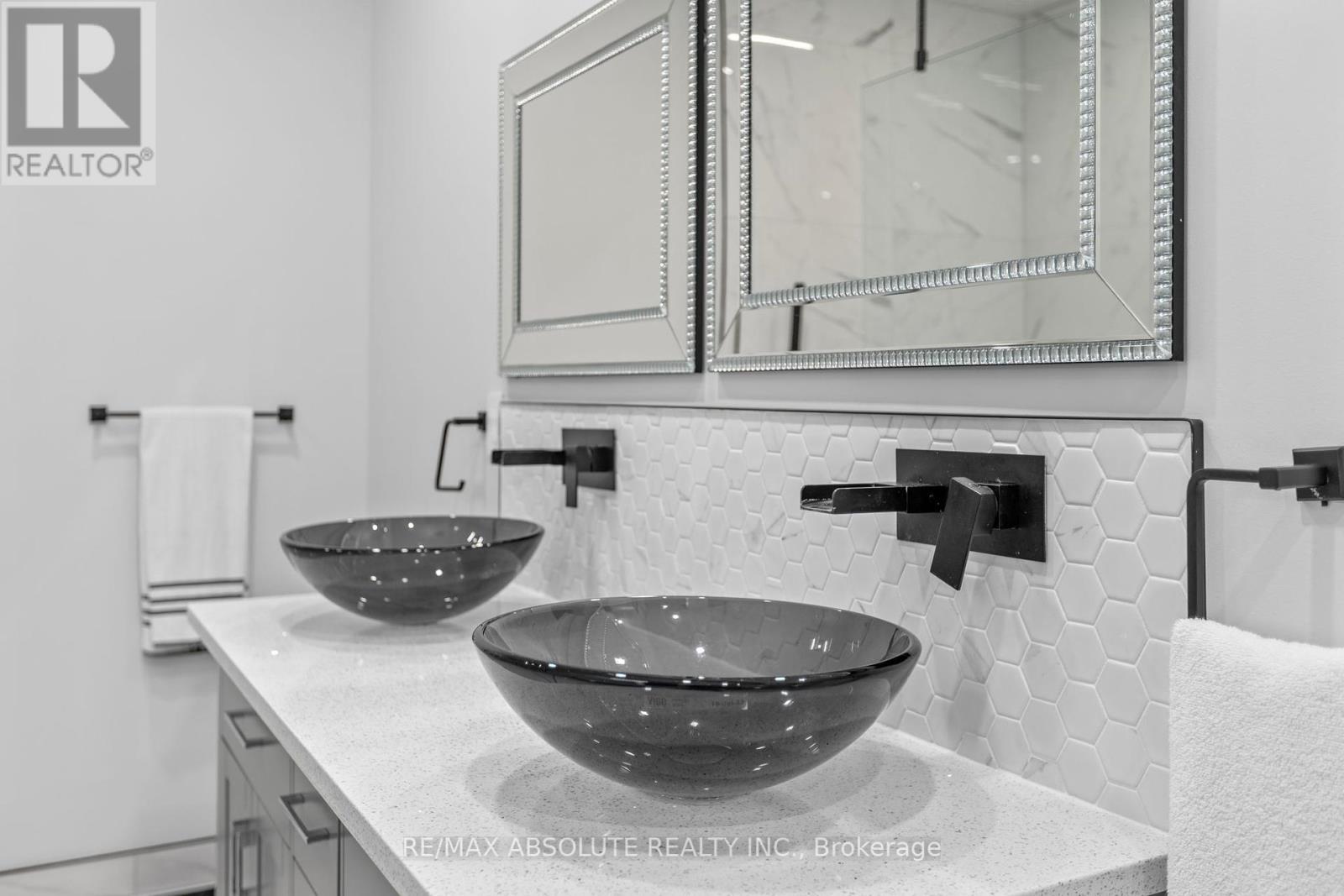 52 Stonecroft Terrace, Ottawa, Ontario  K2K 2T9 - Photo 24 - X12436598