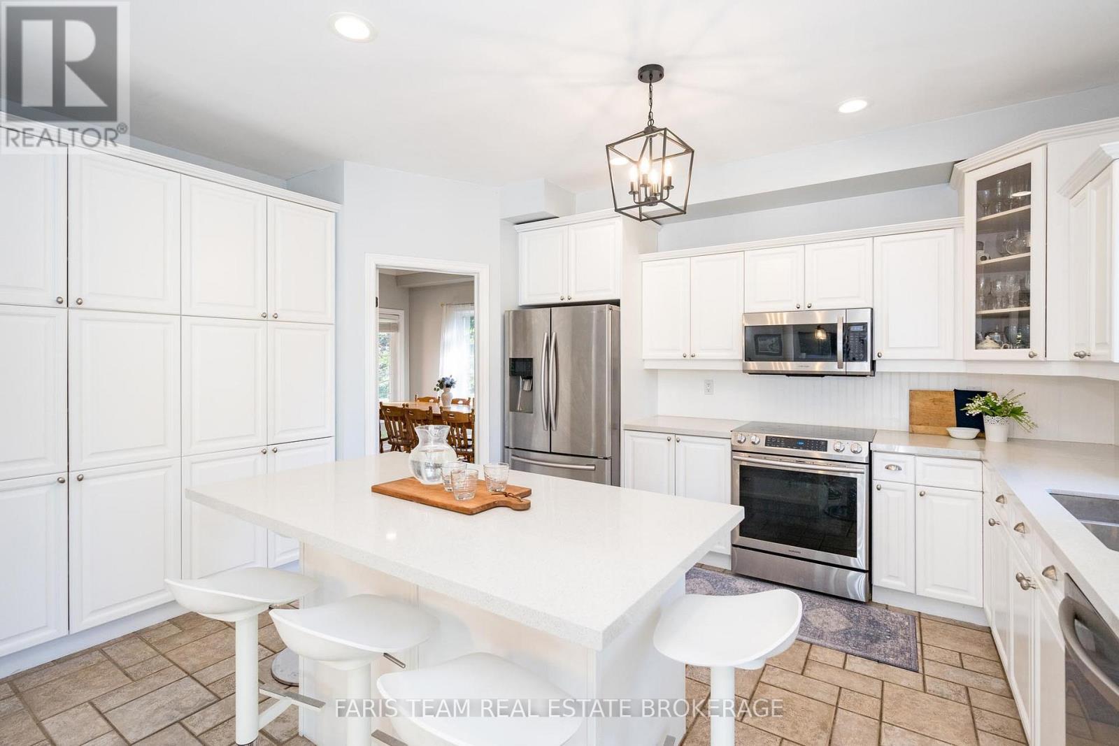 2 Evergreen Lane, Essa, Ontario  L0L 2N0 - Photo 8 - N12434973