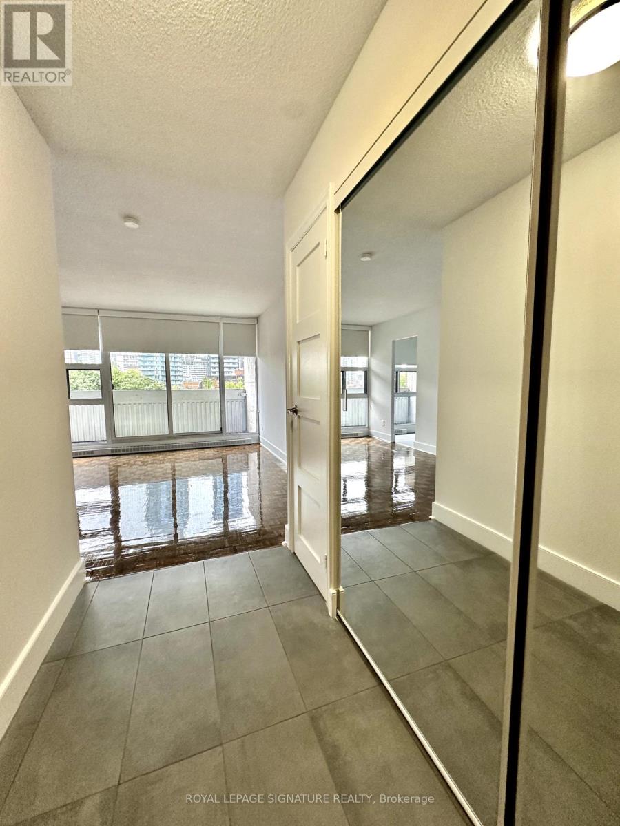 615 - 33 Isabella Street, Toronto, Ontario  M4Y 2P7 - Photo 4 - C12434234