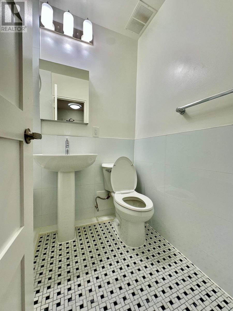 309 - 1291 Bayview Avenue, Toronto, Ontario  M4G 2Z9 - Photo 3 - C12434717