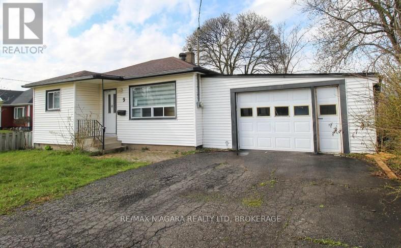 9 Inglewood Road, St. Catharines (Oakdale), Ontario  L2P 2C3 - Photo 1 - X12436623