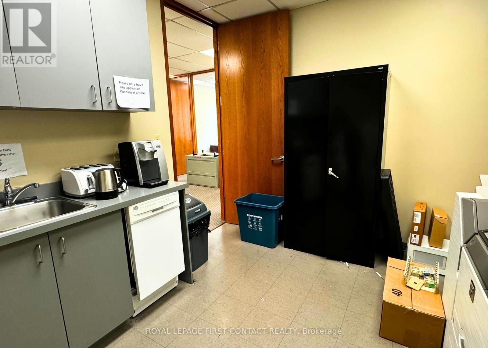 201/202 - 135 Bayfield Street, Barrie, Ontario  L4M 3B3 - Photo 24 - S12235571
