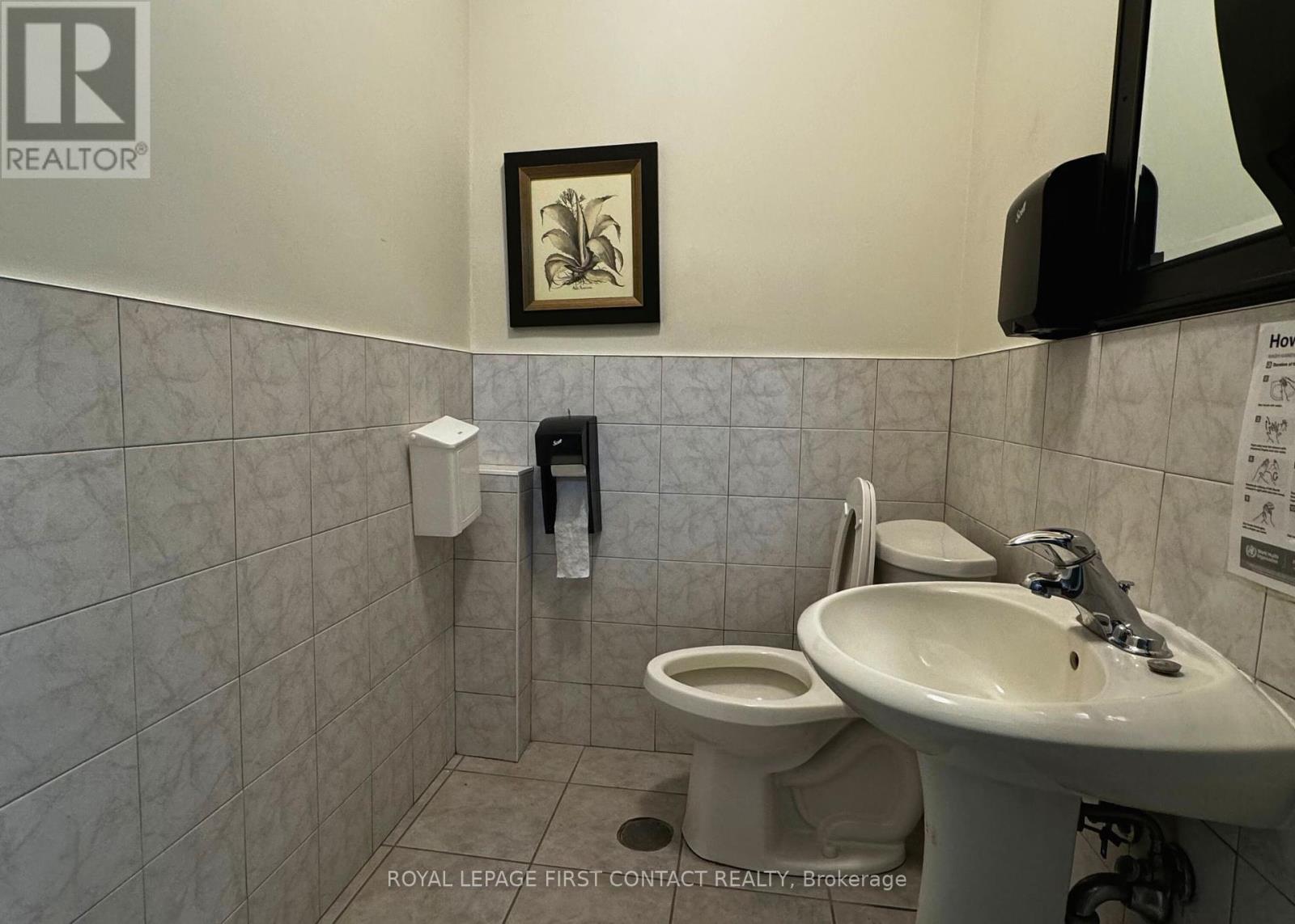 102 - 135 Bayfield Street, Barrie, Ontario  L4M 3B3 - Photo 14 - S12235542