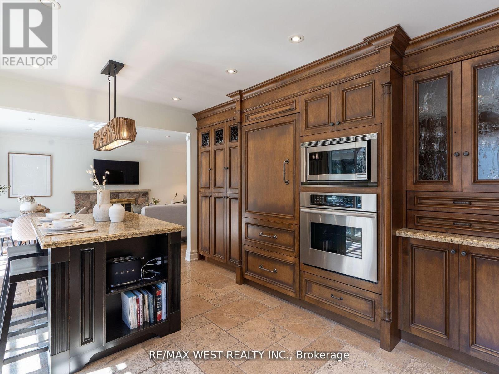 57 Edenvale Crescent, Toronto, Ontario  M9A 4A5 - Photo 10 - W12436346