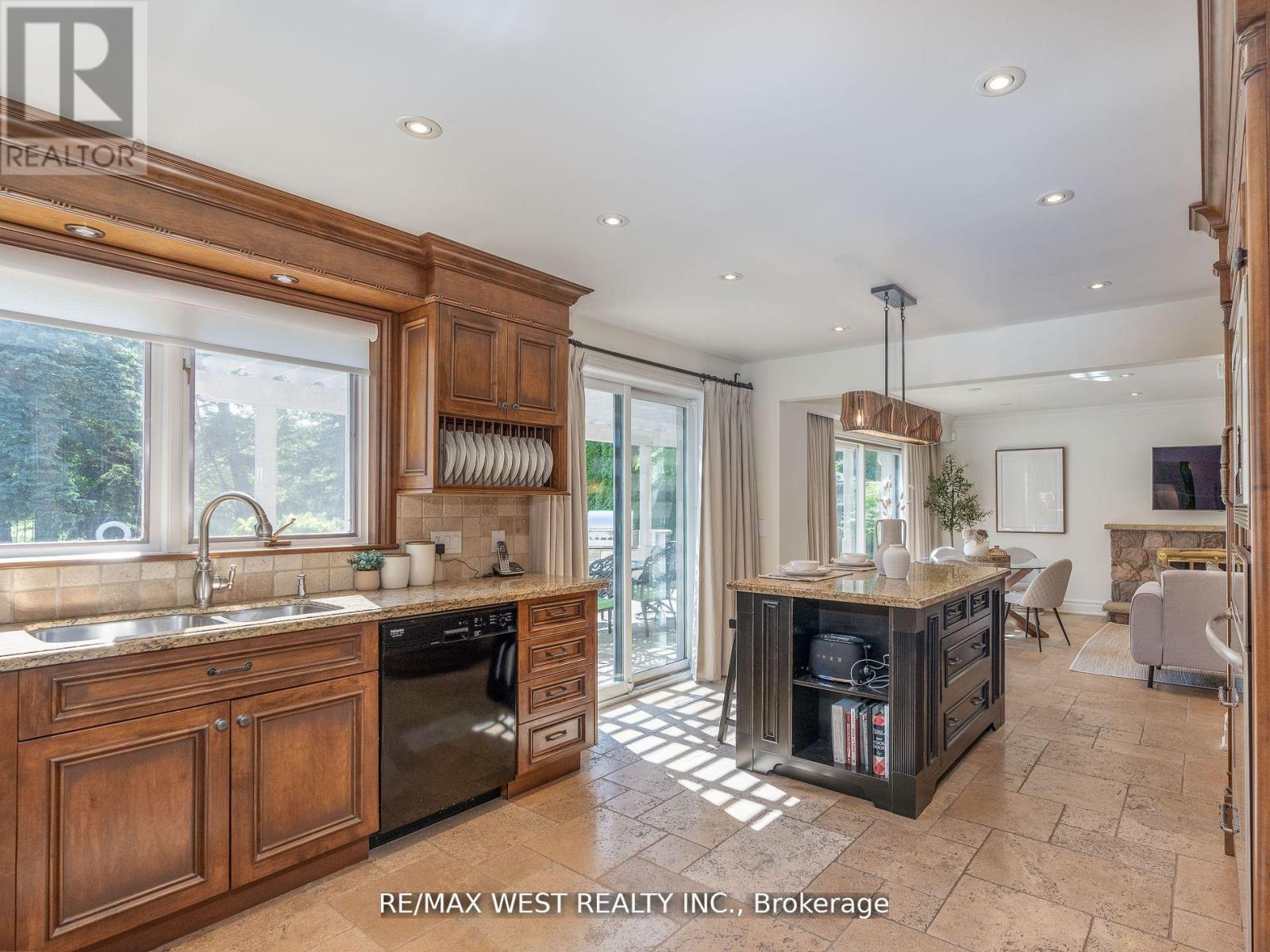 57 Edenvale Crescent, Toronto, Ontario  M9A 4A5 - Photo 11 - W12436346