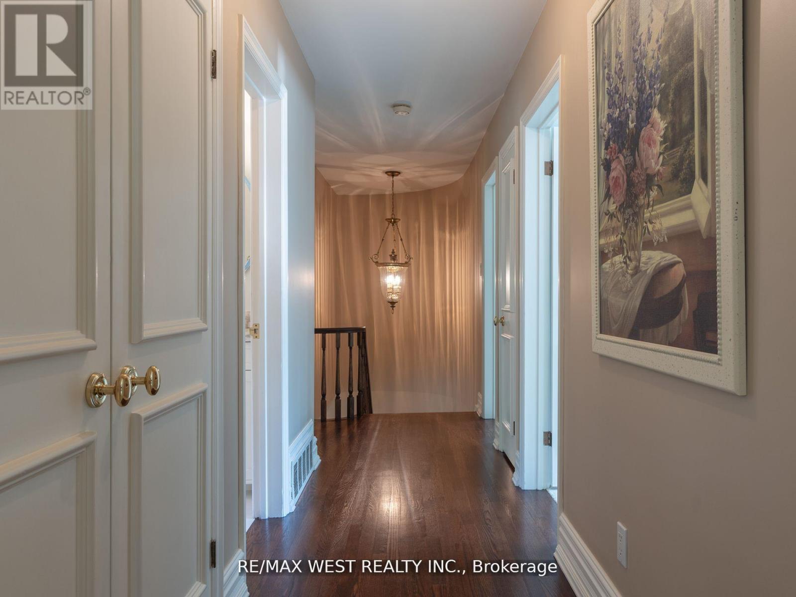 57 Edenvale Crescent, Toronto, Ontario  M9A 4A5 - Photo 17 - W12436346