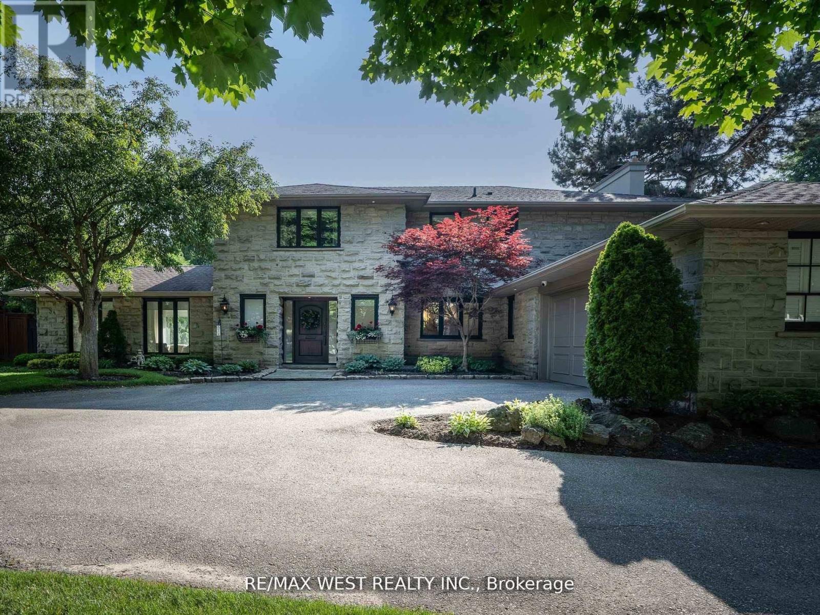 57 Edenvale Crescent, Toronto, Ontario  M9A 4A5 - Photo 2 - W12436346