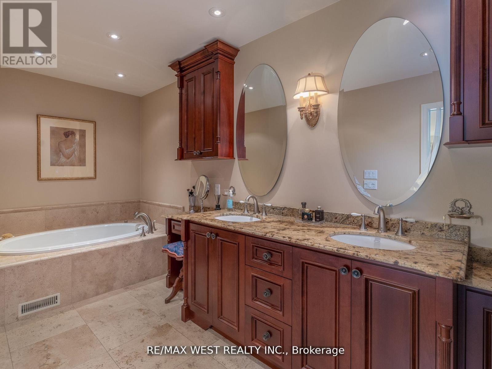 57 Edenvale Crescent, Toronto, Ontario  M9A 4A5 - Photo 20 - W12436346