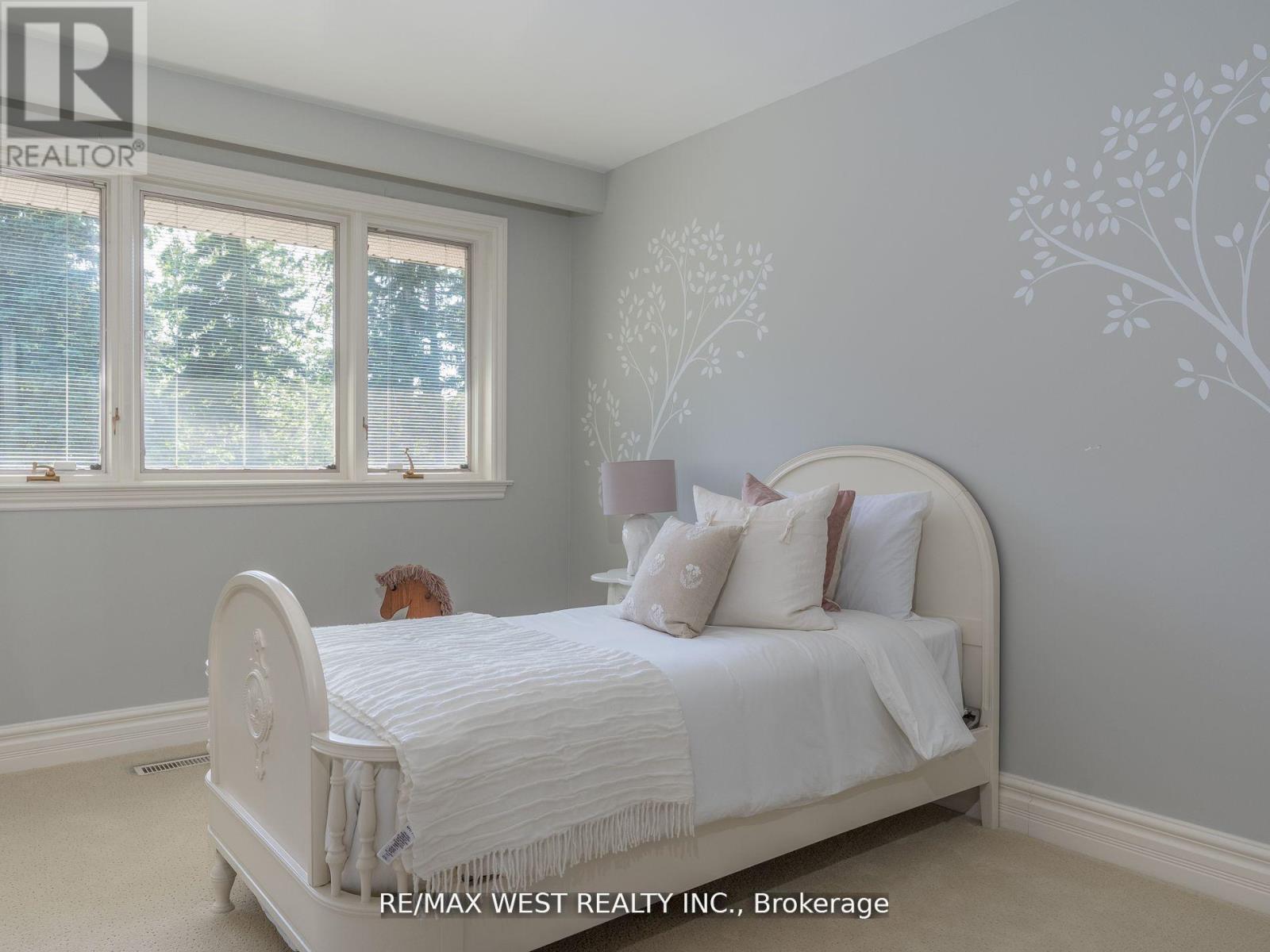 57 Edenvale Crescent, Toronto, Ontario  M9A 4A5 - Photo 22 - W12436346