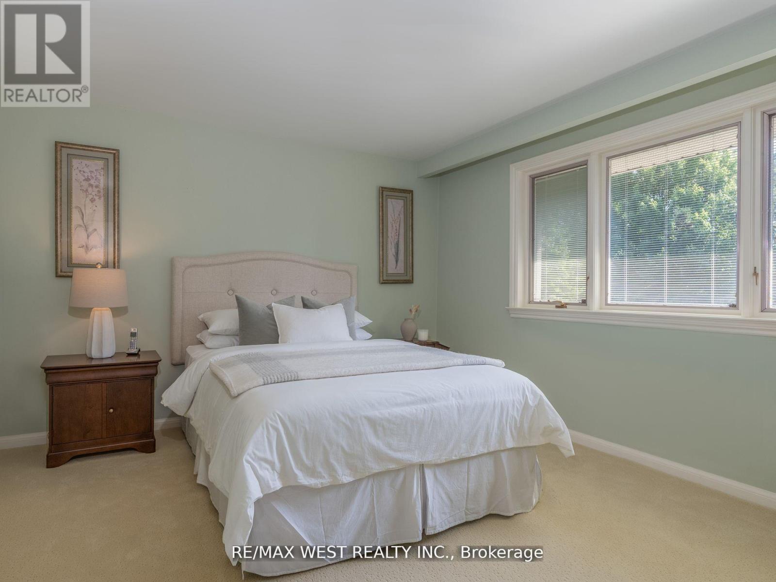 57 Edenvale Crescent, Toronto, Ontario  M9A 4A5 - Photo 23 - W12436346