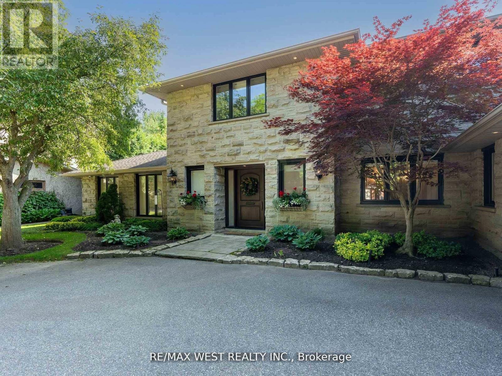 57 Edenvale Crescent, Toronto, Ontario  M9A 4A5 - Photo 3 - W12436346