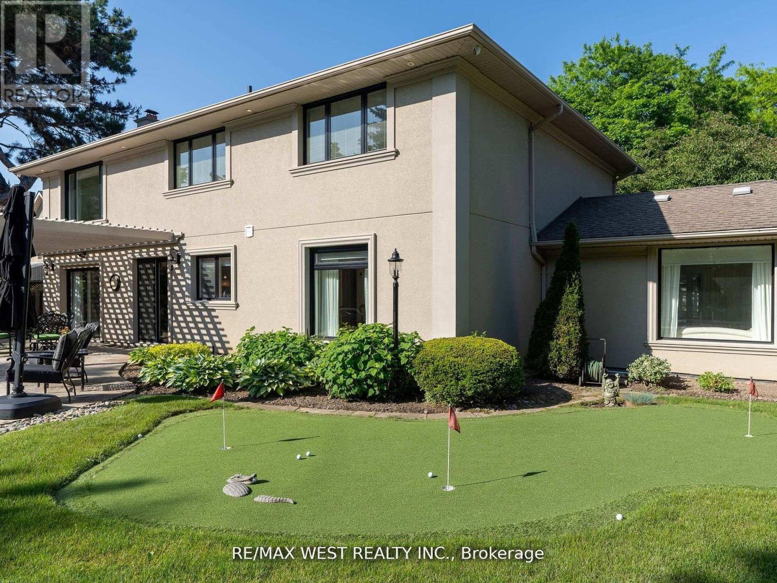 57 Edenvale Crescent, Toronto, Ontario  M9A 4A5 - Photo 33 - W12436346