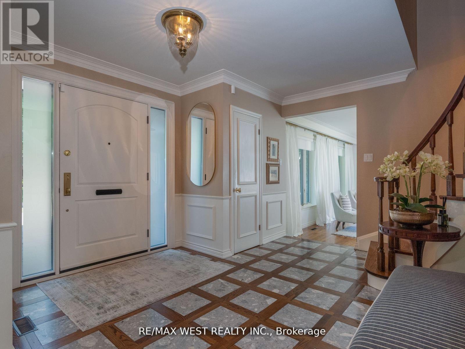 57 Edenvale Crescent, Toronto, Ontario  M9A 4A5 - Photo 4 - W12436346