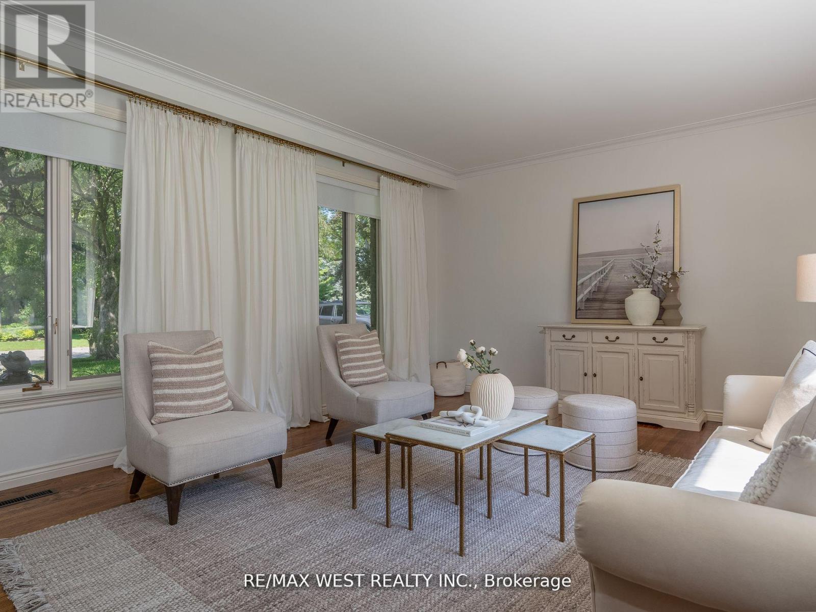 57 Edenvale Crescent, Toronto, Ontario  M9A 4A5 - Photo 5 - W12436346