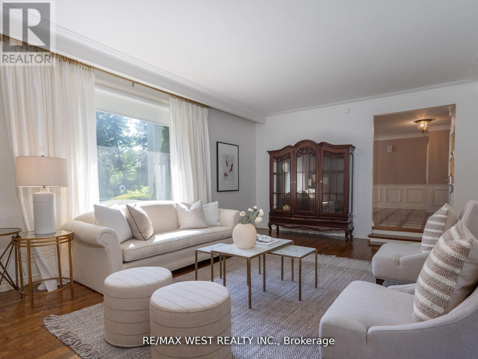 57 Edenvale Crescent, Toronto, Ontario  M9A 4A5 - Photo 6 - W12436346