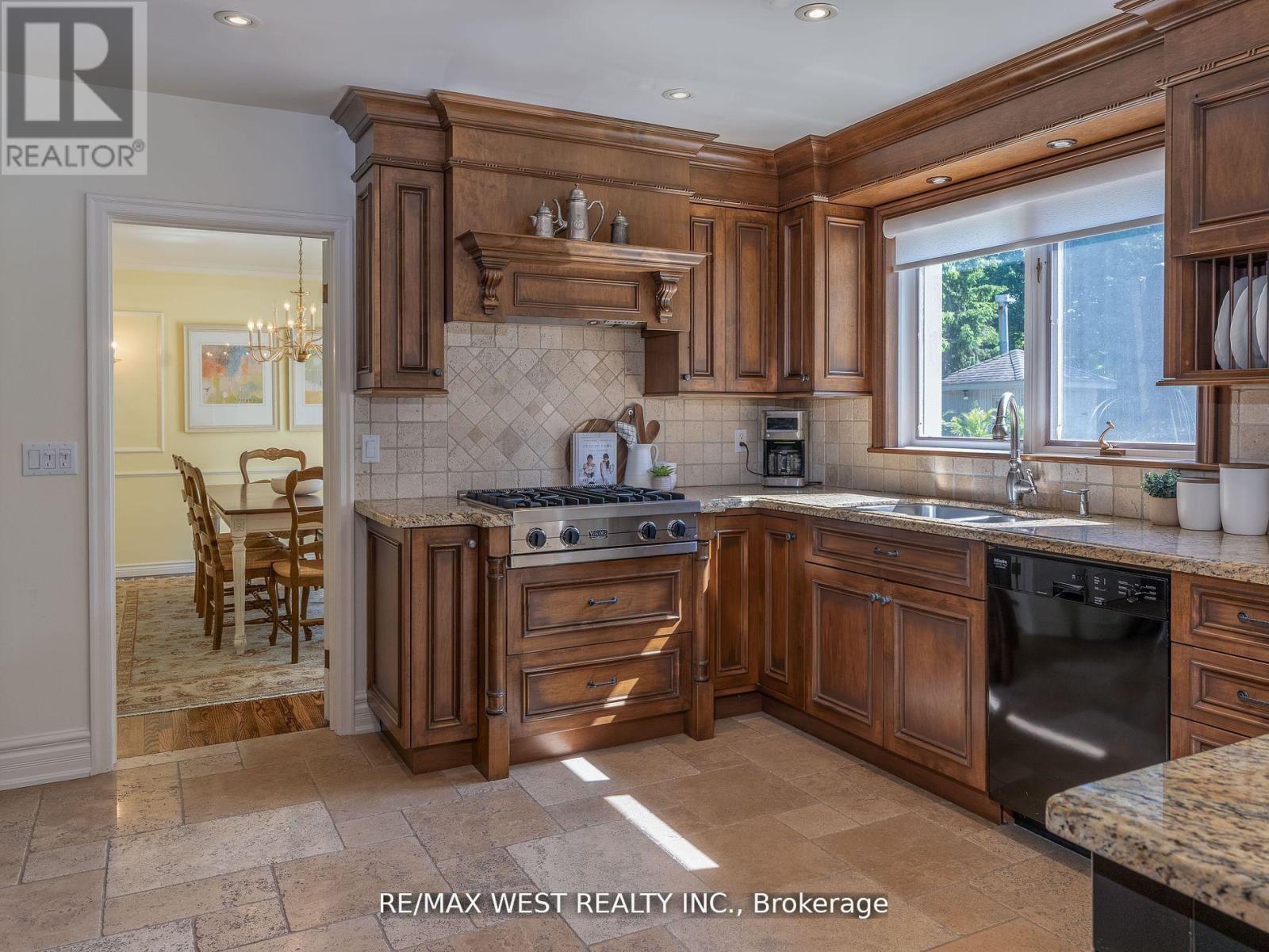 57 Edenvale Crescent, Toronto, Ontario  M9A 4A5 - Photo 9 - W12436346