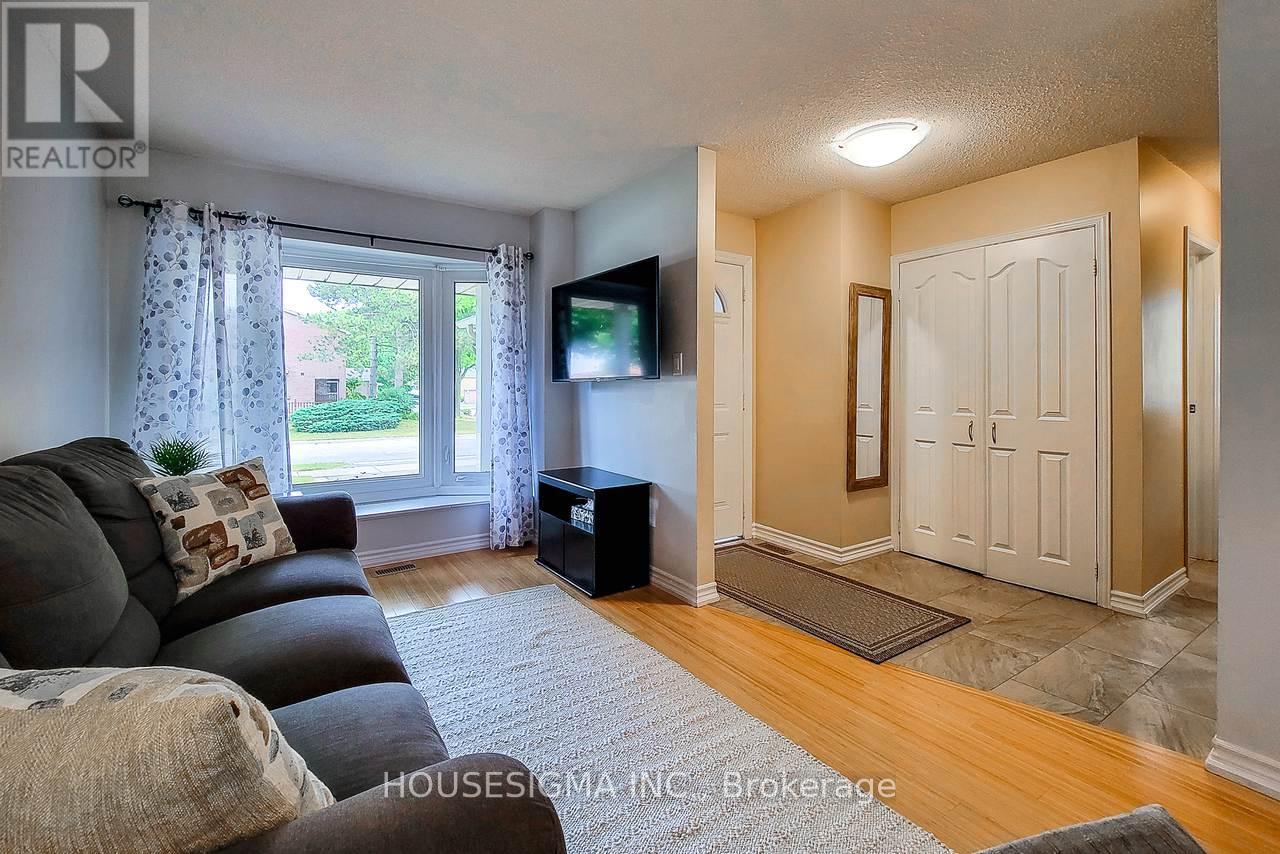3111 Cantelon Crescent, Mississauga, Ontario  L5N 3J7 - Photo 3 - W12436352