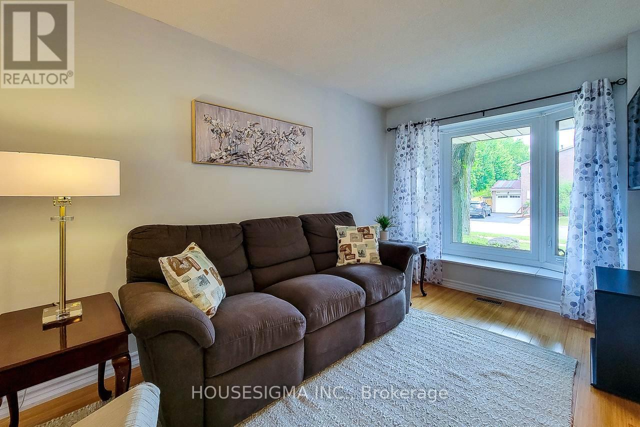 3111 Cantelon Crescent, Mississauga, Ontario  L5N 3J7 - Photo 4 - W12436352
