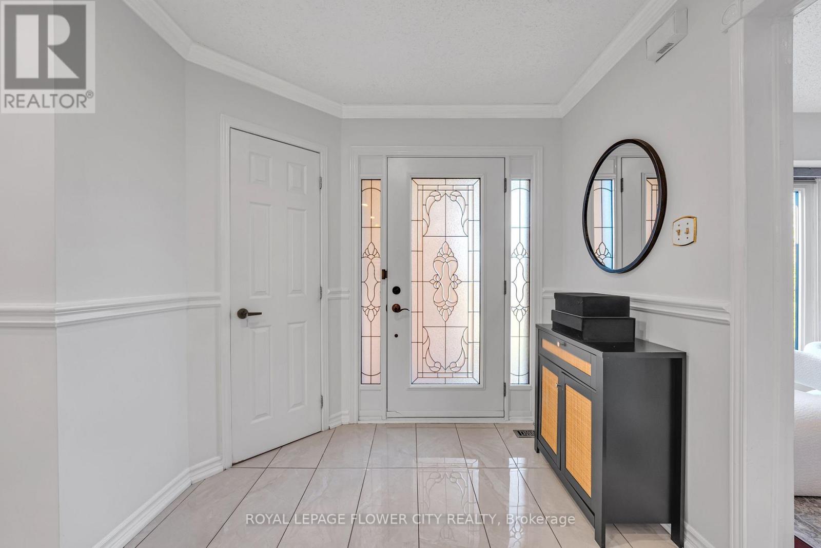 3278 Waxwing Drive, Mississauga, Ontario  L5N 5X9 - Photo 2 - W12436369