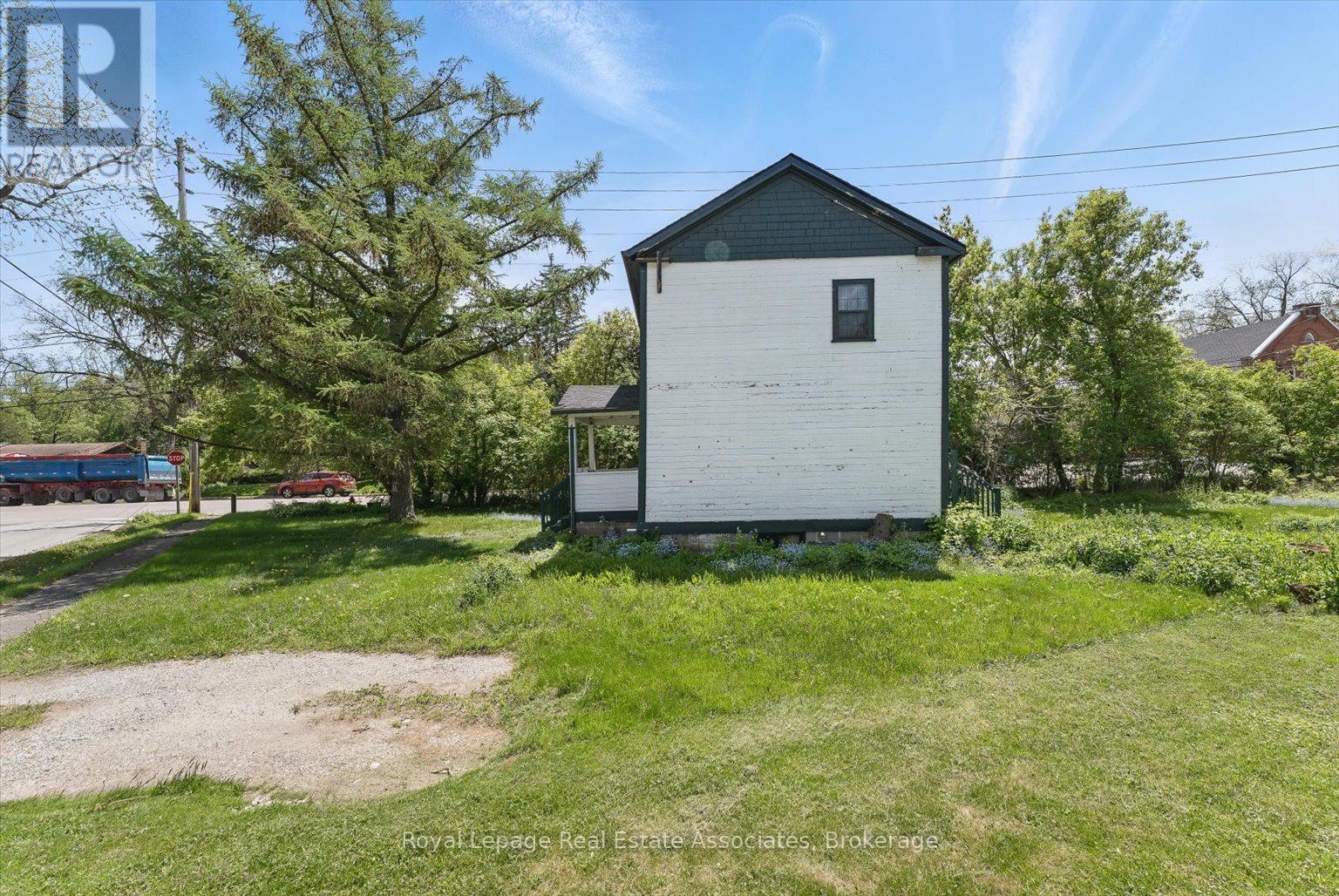 401 Draper Street, Halton Hills, Ontario  L7G 4B6 - Photo 21 - W12436371