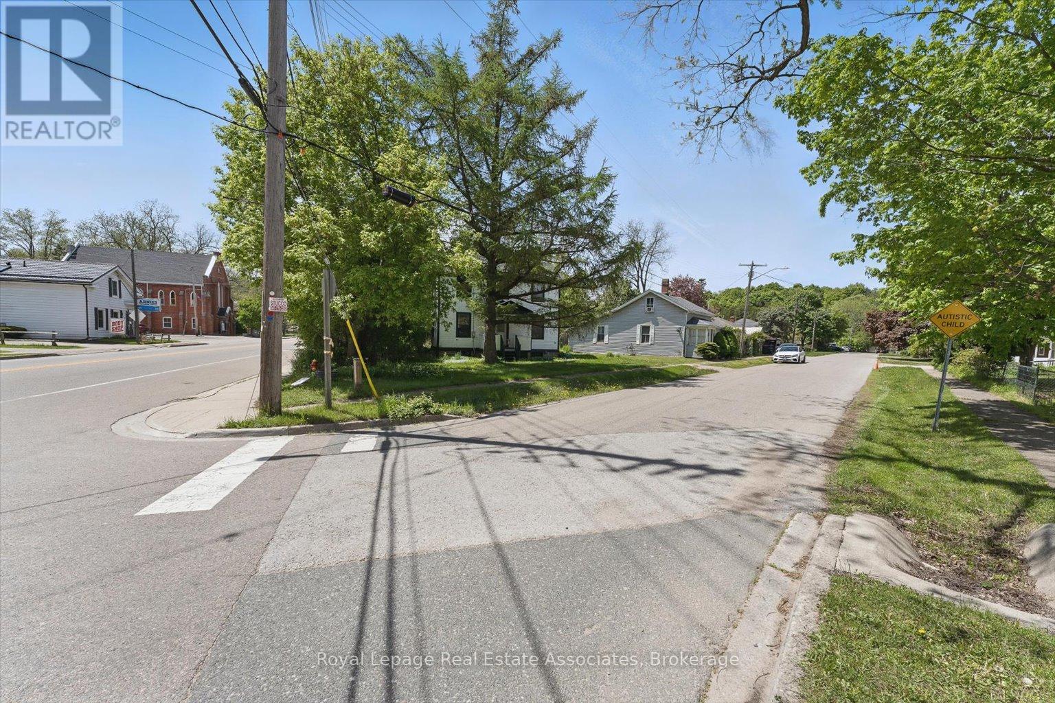 401 Draper Street, Halton Hills, Ontario  L7G 4B6 - Photo 29 - W12436371