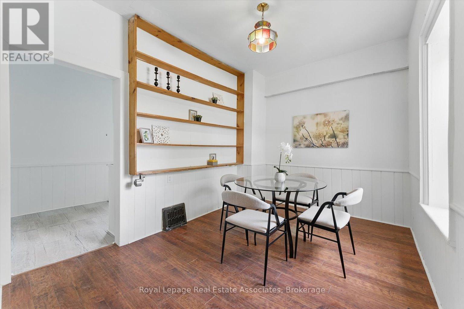 401 Draper Street, Halton Hills, Ontario  L7G 4B6 - Photo 7 - W12436371