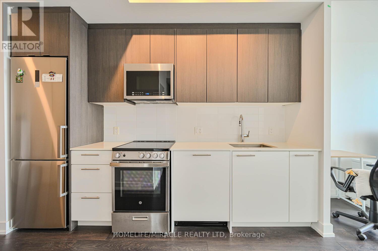 1102 - 215 Veterans Drive, Brampton, Ontario  L7A 5L7 - Photo 10 - W12436402