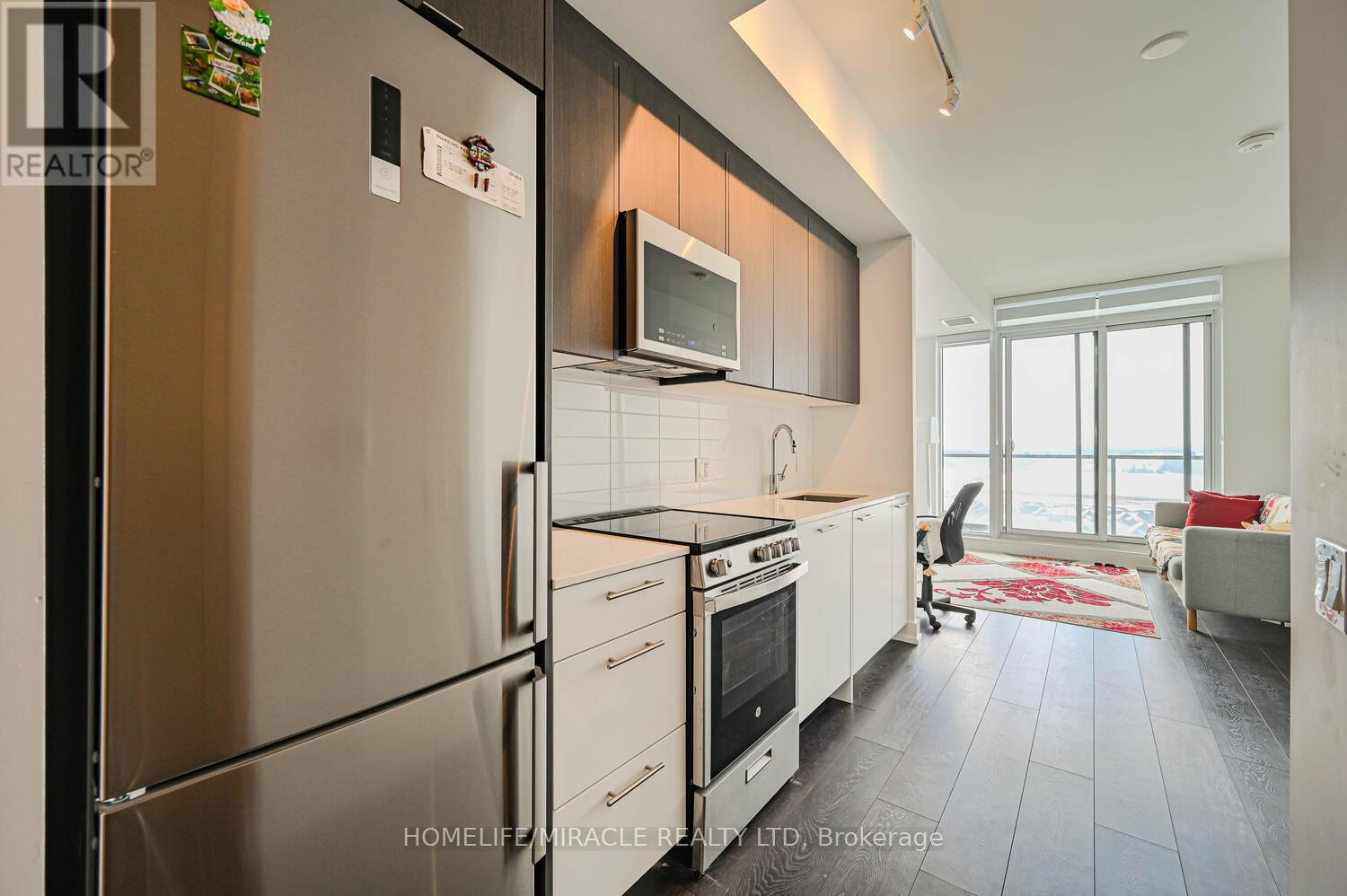 1102 - 215 Veterans Drive, Brampton, Ontario  L7A 5L7 - Photo 8 - W12436402