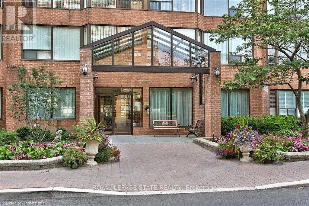 914 - 1270 Maple Crossing Boulevard, Burlington, Ontario  L7S 2J3 - Photo 1 - W12436410
