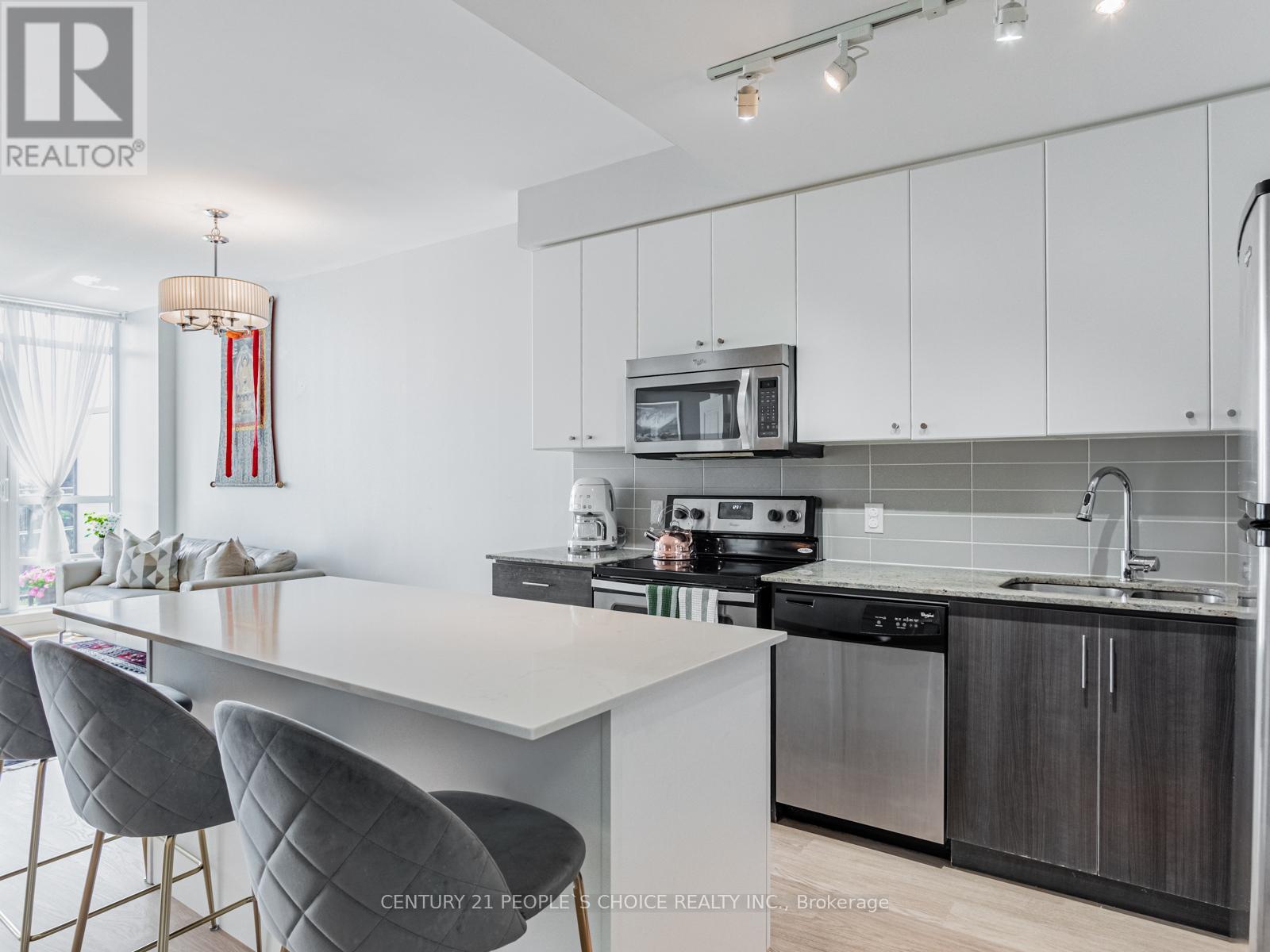 523 - 8 Fieldway Road, Toronto, Ontario  M8Z 0C3 - Photo 5 - W12436420