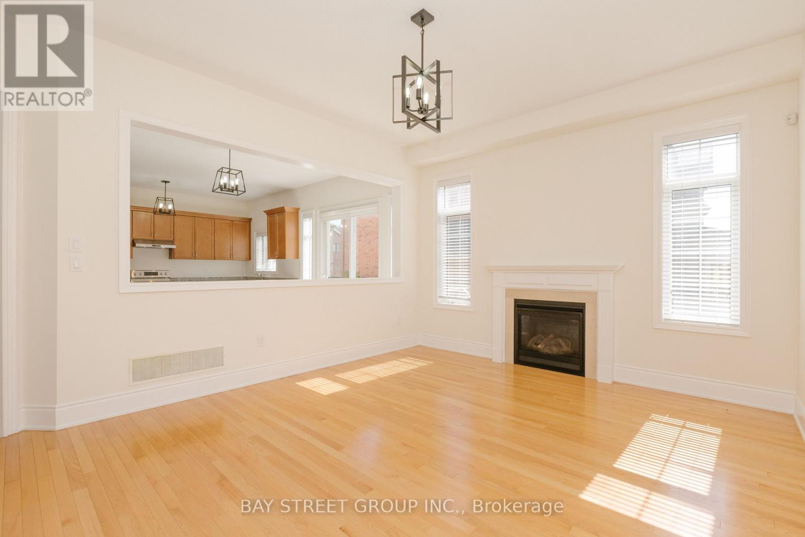 3127 Streamwood Pass, Oakville, Ontario  L6H 0T2 - Photo 11 - W12436422