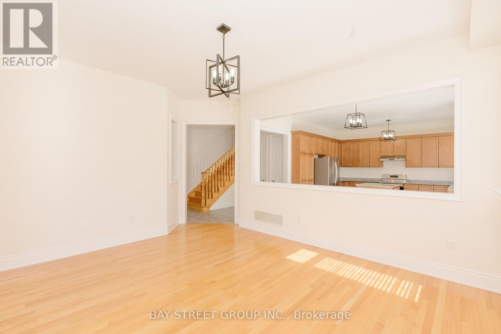 3127 Streamwood Pass, Oakville, Ontario  L6H 0T2 - Photo 12 - W12436422