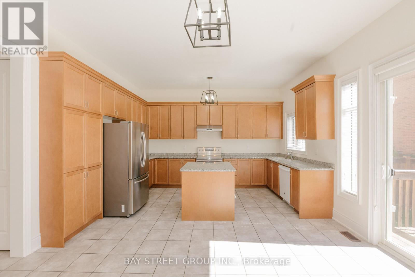 3127 Streamwood Pass, Oakville, Ontario  L6H 0T2 - Photo 18 - W12436422