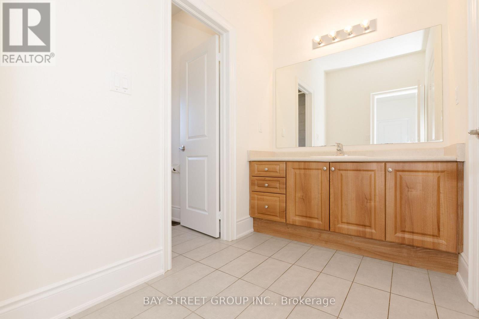 3127 Streamwood Pass, Oakville, Ontario  L6H 0T2 - Photo 38 - W12436422