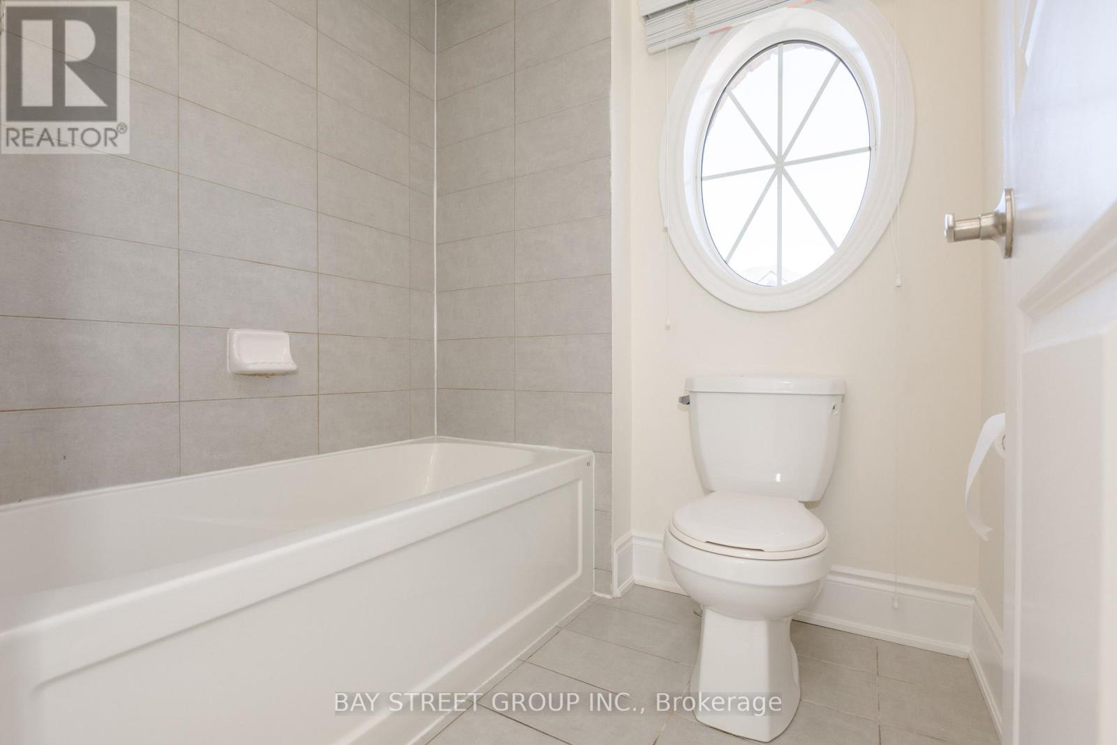 3127 Streamwood Pass, Oakville, Ontario  L6H 0T2 - Photo 39 - W12436422