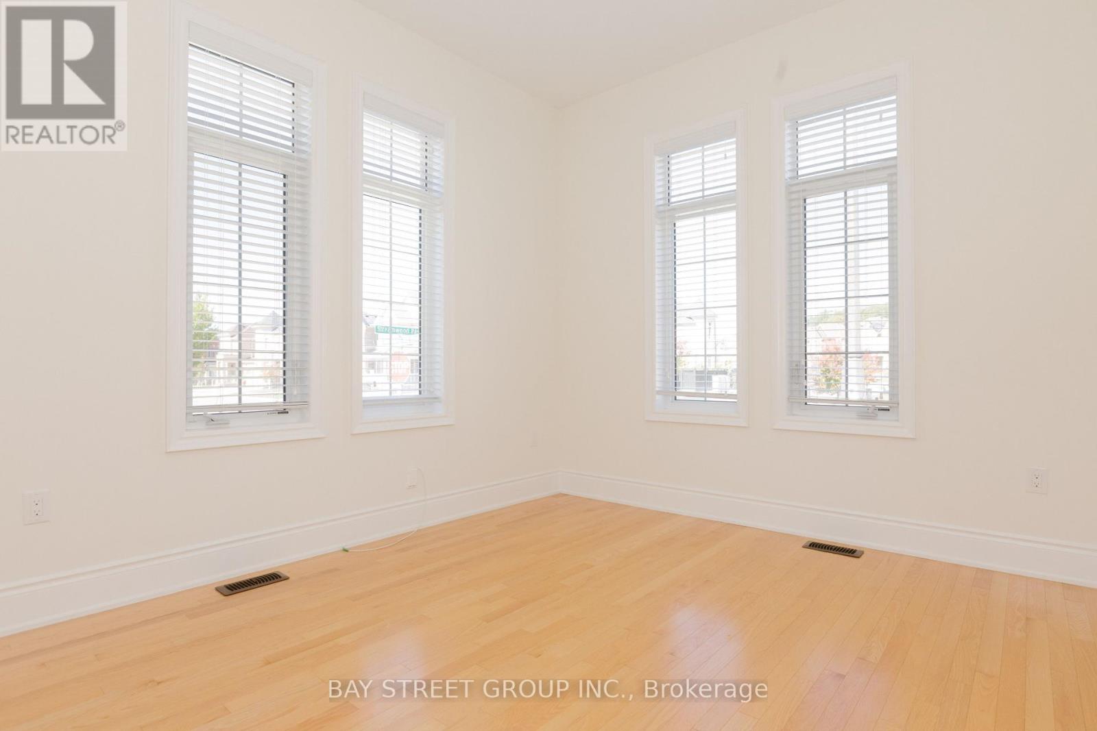 3127 Streamwood Pass, Oakville, Ontario  L6H 0T2 - Photo 7 - W12436422