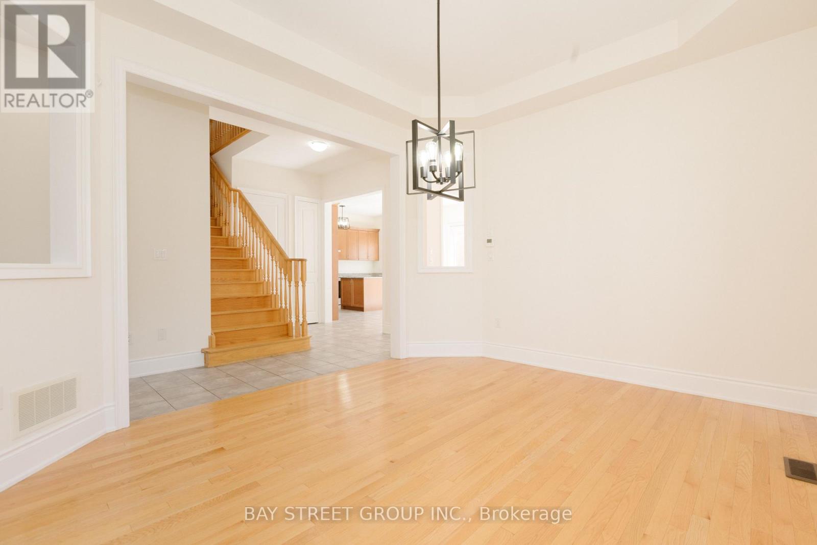 3127 Streamwood Pass, Oakville, Ontario  L6H 0T2 - Photo 8 - W12436422