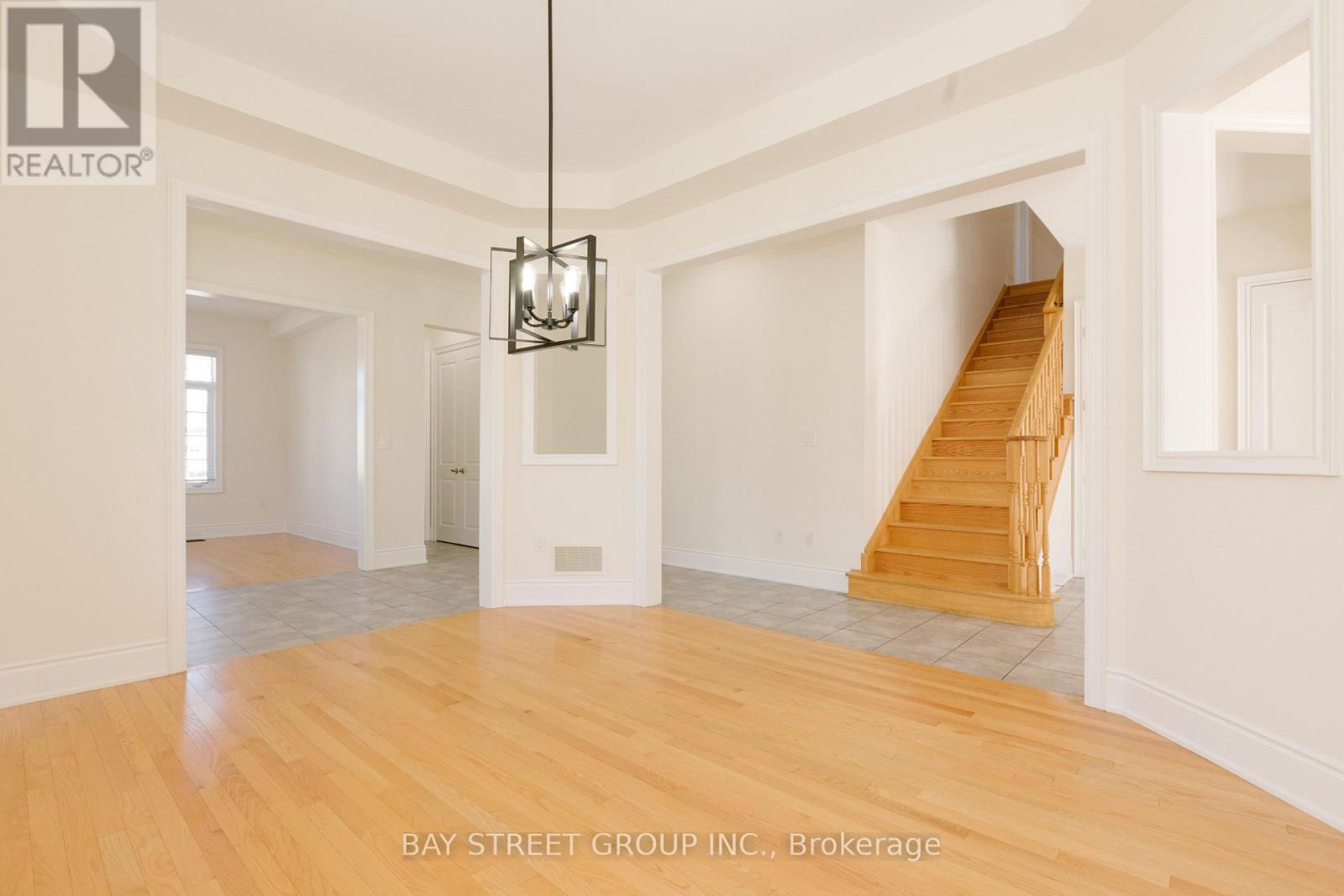 3127 Streamwood Pass, Oakville, Ontario  L6H 0T2 - Photo 9 - W12436422