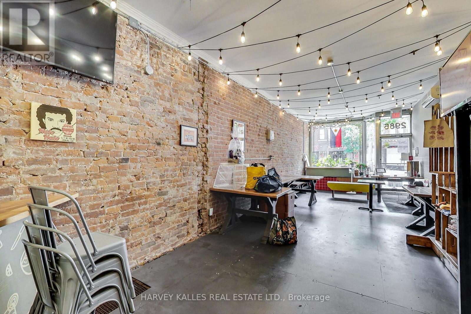 2986 Dundas Street W, Toronto, Ontario  M6P 1Z3 - Photo 2 - W12436435