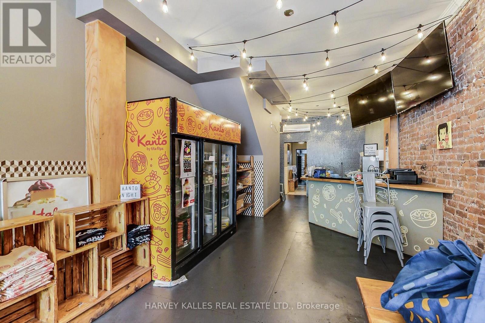 2986 Dundas Street W, Toronto, Ontario  M6P 1Z3 - Photo 4 - W12436435