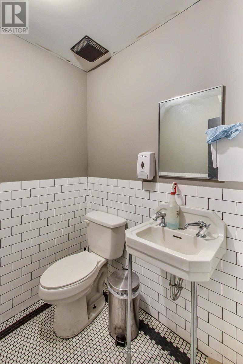 2986 Dundas Street W, Toronto, Ontario  M6P 1Z3 - Photo 5 - W12436435