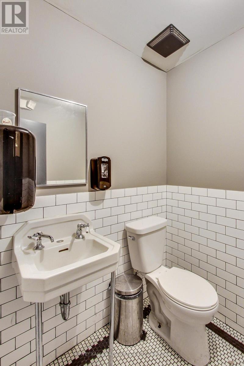 2986 Dundas Street W, Toronto, Ontario  M6P 1Z3 - Photo 6 - W12436435