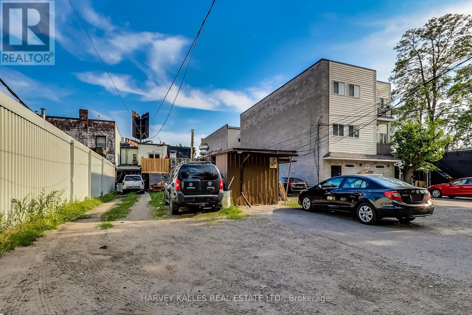 2986 Dundas Street W, Toronto, Ontario  M6P 1Z3 - Photo 7 - W12436435