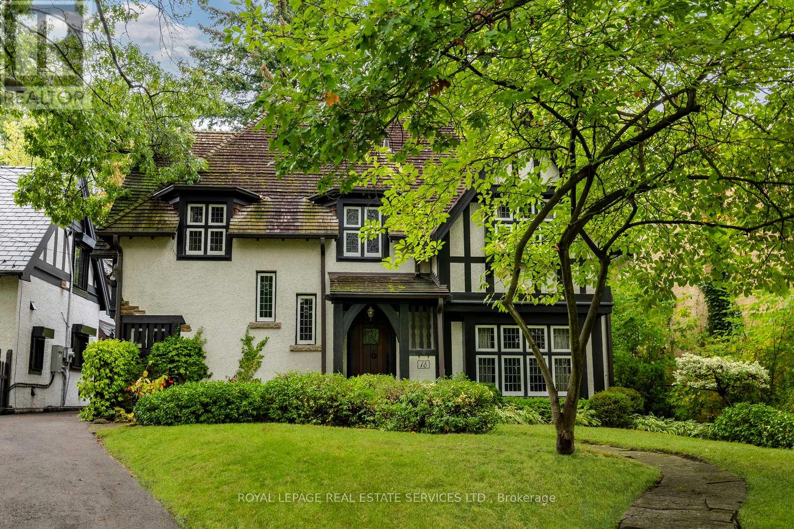 18 Queen Marys Drive, Toronto, Ontario  M8X 1S2 - Photo 1 - W12436469