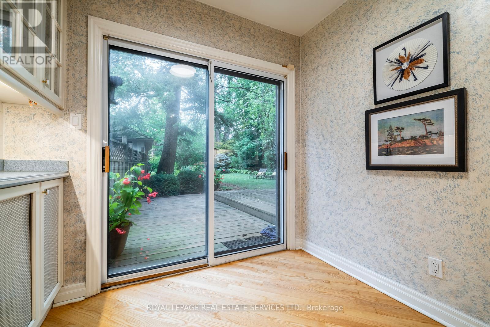 18 Queen Marys Drive, Toronto, Ontario  M8X 1S2 - Photo 14 - W12436469