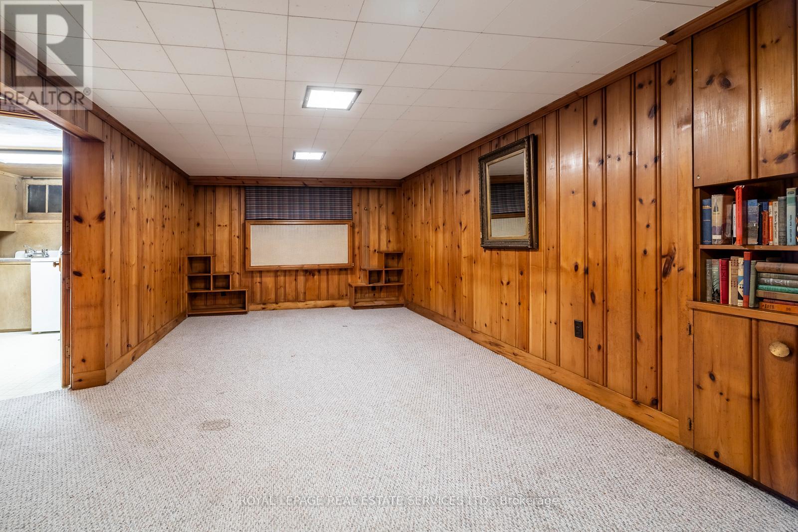 18 Queen Marys Drive, Toronto, Ontario  M8X 1S2 - Photo 21 - W12436469